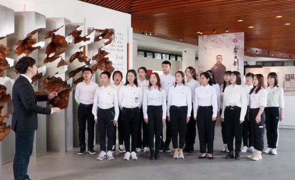 北京澳門大學生隔空合唱七子之歌